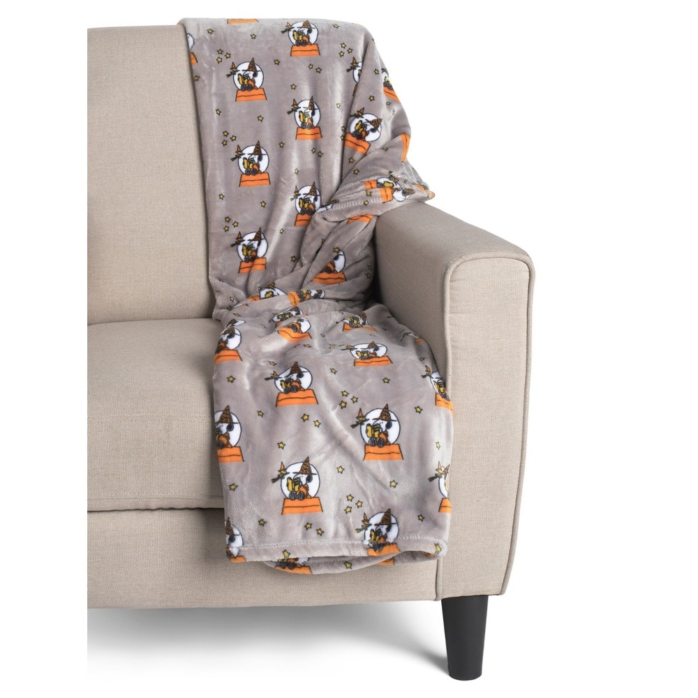 NWT PEANUTS 50x70 Halloween Snoopy And Woodstock Plush Throw Gray